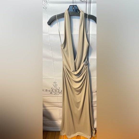 Summer 🌞 NWT ZARA Viral 
HALTER DRESS SIZE S
🚨 My prices are firm, no discount - Picture 3 of 16